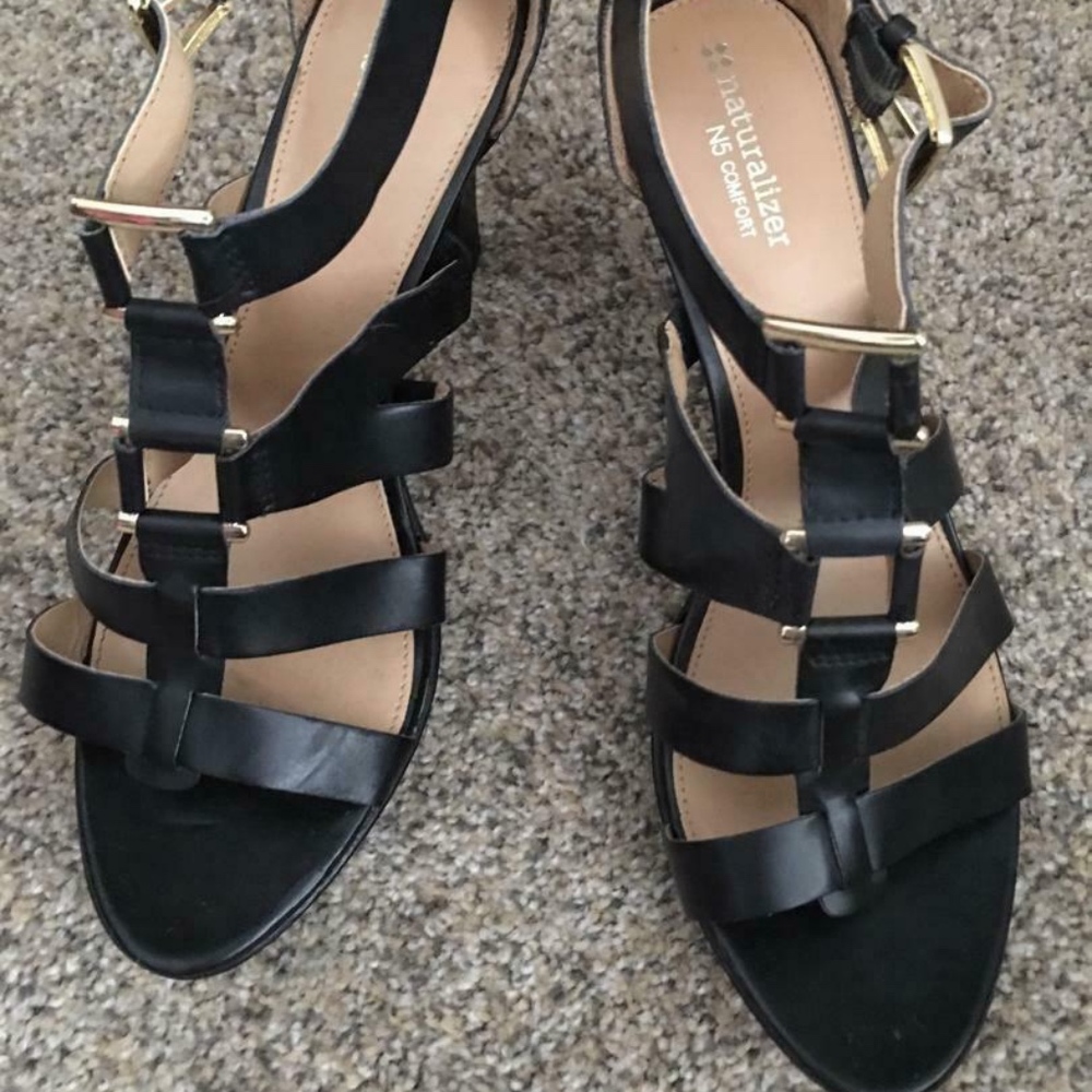 Naturalizer- Gorgeous Black and gold heels- Size 9